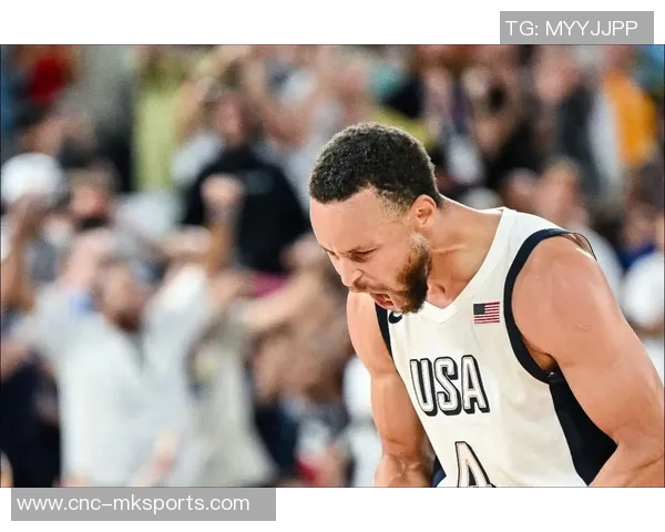 美媒分享库里一家六口温馨聚餐瞬间时光荏苒令人感慨不已