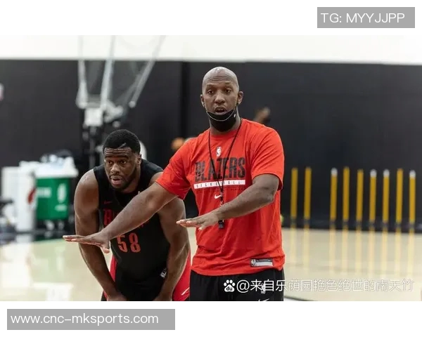 比卢普斯称赞杨瀚森挡拆后决策能力强调其出色的防守阅读能力 比卢普斯称赞杨瀚森挡拆后决策能力强调其出色的防守阅读能力