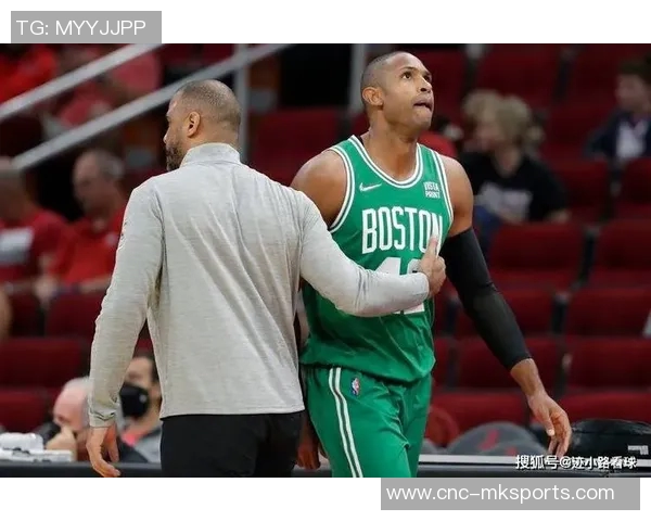 维拉纽瓦谈4号位阵容选择：德克首发KG替补字母哥被裁的深意